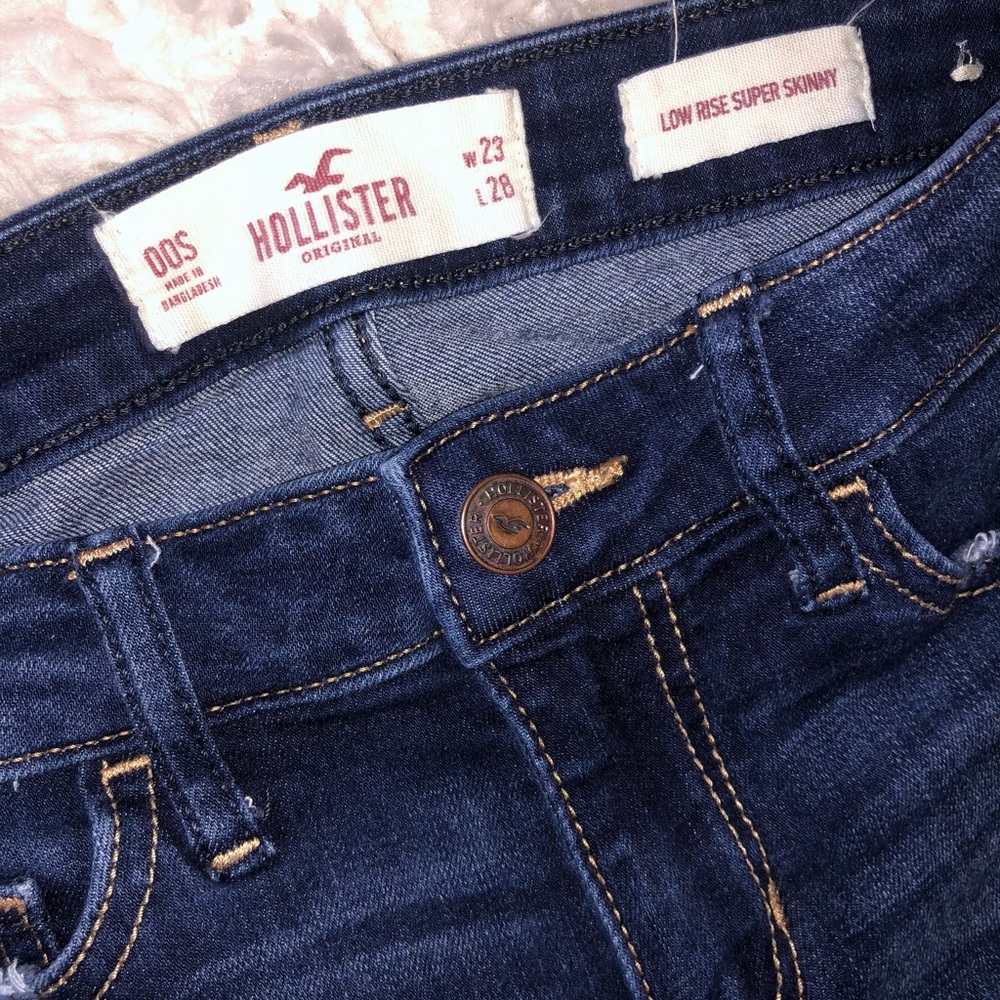 Hollister 00S low rise super skinny jeans.